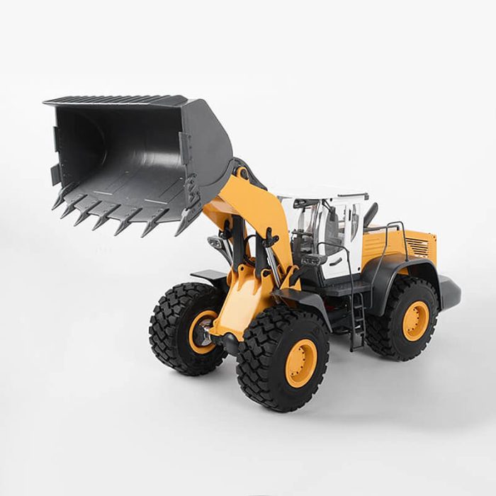 RC4WD 1/14 EARTH MOVER 870K HYDRAULIC WHEEL LOADER (YELLOW AND WHITE) - Image 1