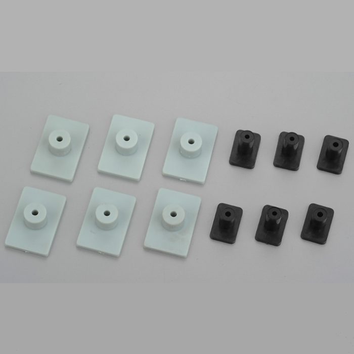 DYNAM GEE BEE Y PLASTIC TAB - Image 1