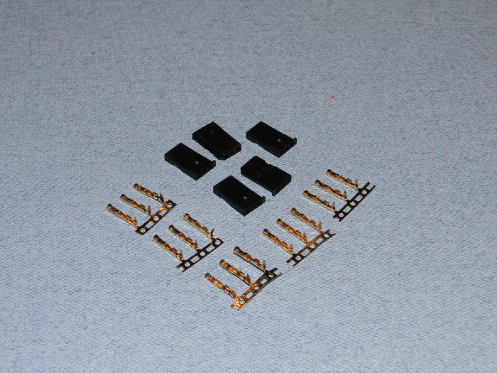 Futaba Plug Set (Gold Pins) 5pcs - Image 1