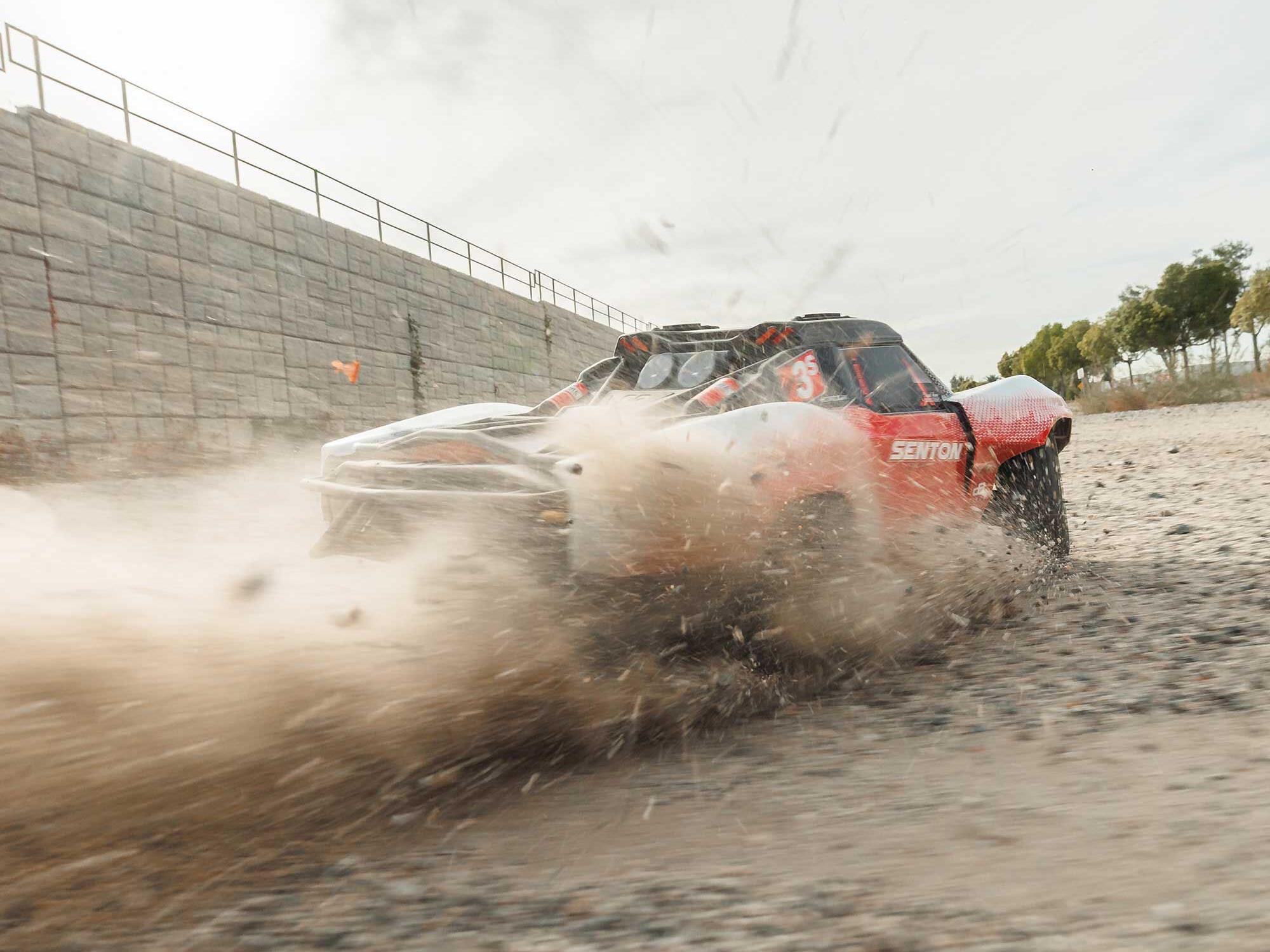 Arrma 1/10 SENTON 223S BLX 4X4 SCT RTR with DSC Red/Gunmetal - Image 21