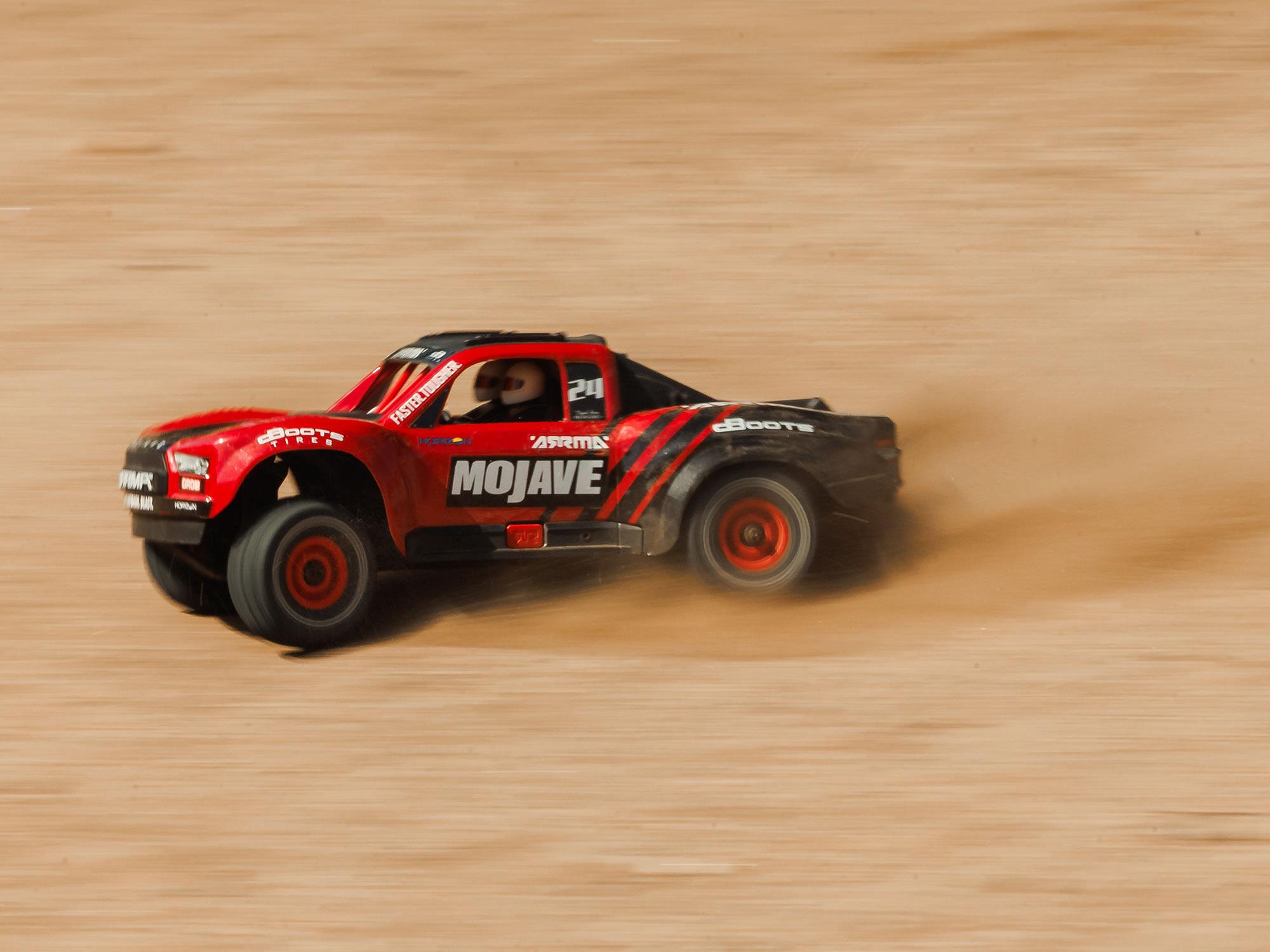 Arrma 1/16 MOJAVE GROM MEGA 4X4 DT with Battery & Charger Red - Image 14