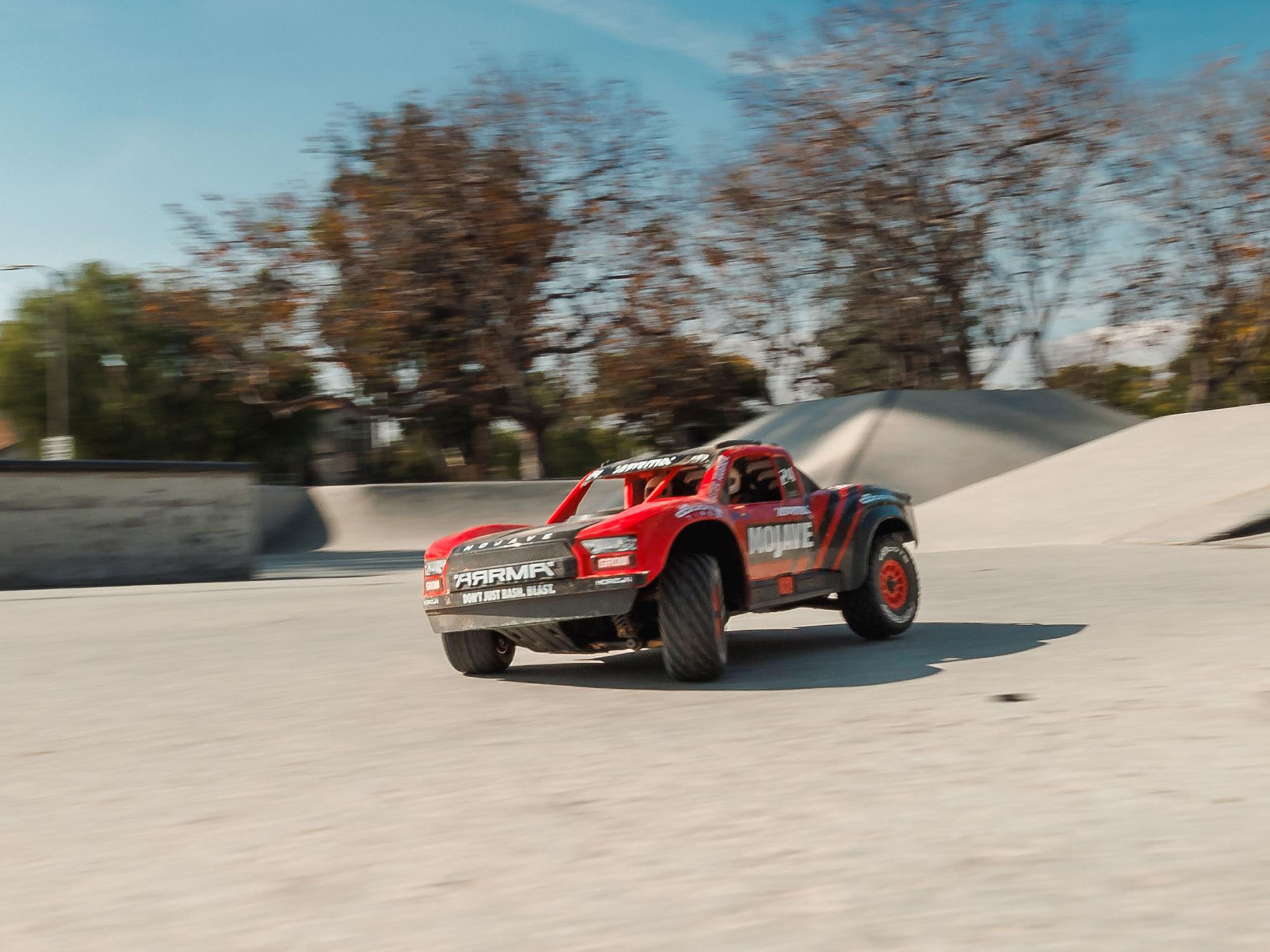 Arrma 1/16 MOJAVE GROM MEGA 4X4 DT with Battery & Charger Red - Image 15