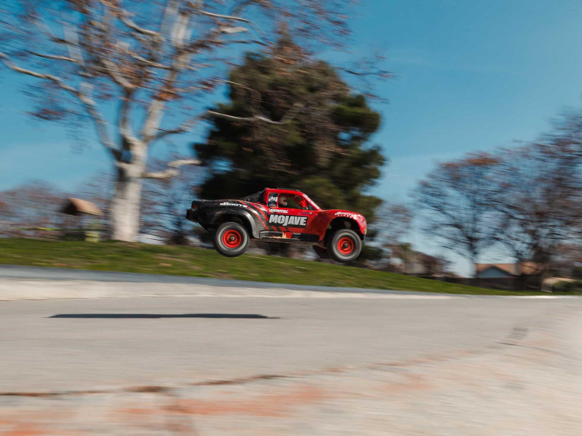 Arrma 1/16 MOJAVE GROM MEGA 4X4 DT with Battery & Charger Red - Image 20