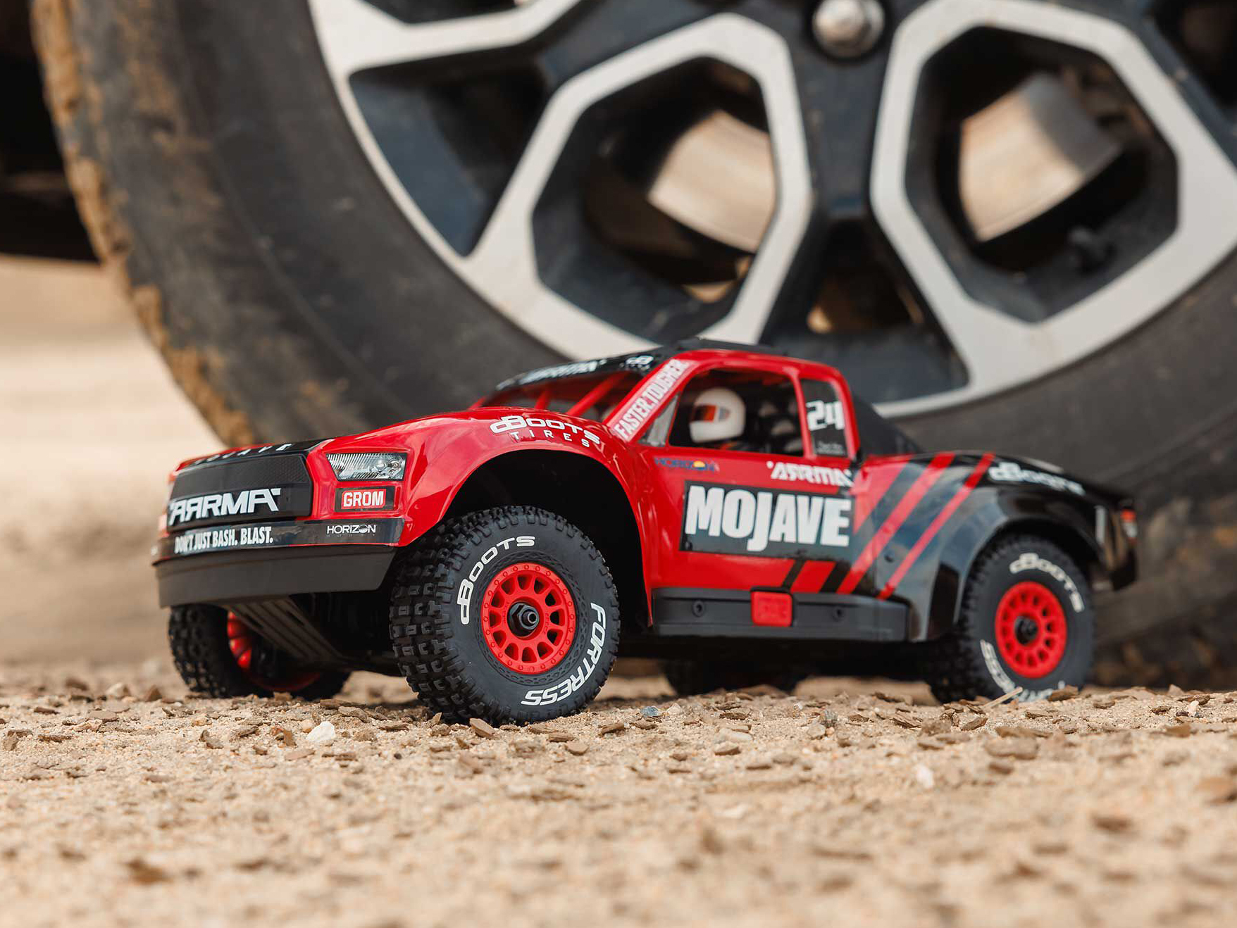 Arrma 1/16 MOJAVE GROM MEGA 4X4 DT with Battery & Charger Red - Image 22