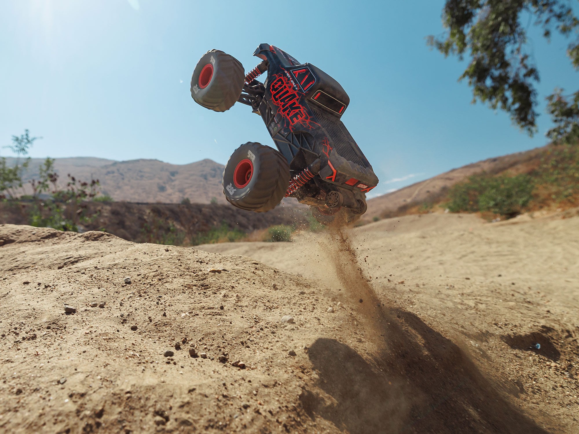 Arrma 1/16 QUAKE GROM 4X4 RTR Monster Truck Red - Image 19