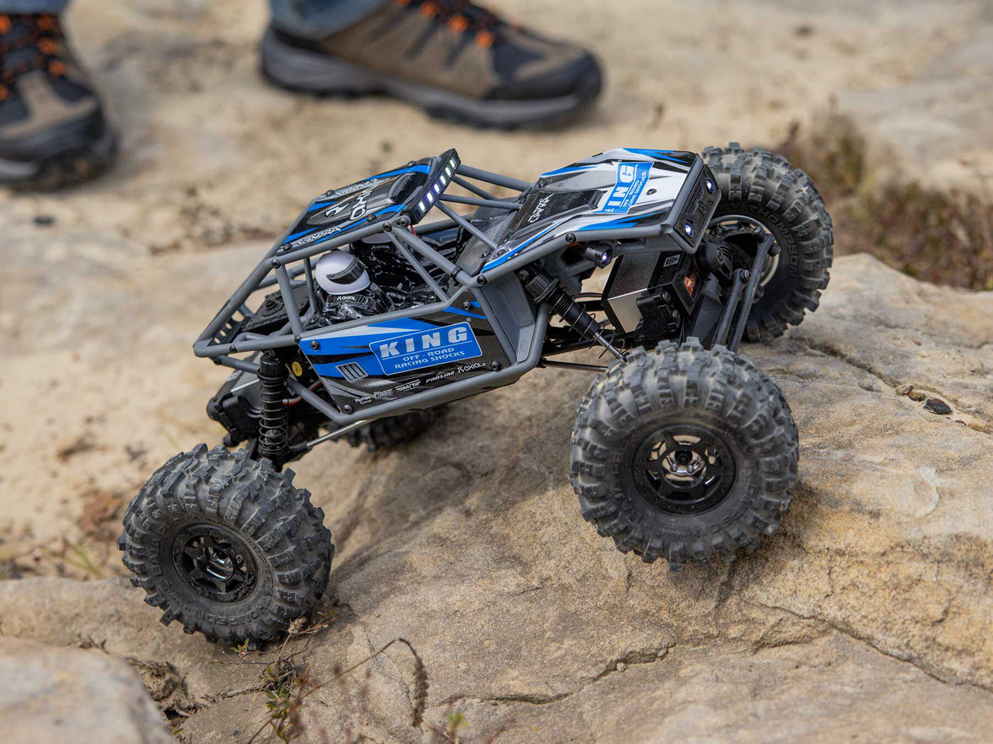 Axial 1/18 UTB18 Capra 4WS 4WD Trail Buggy RTR with Bat/Chg Blue - Image 14
