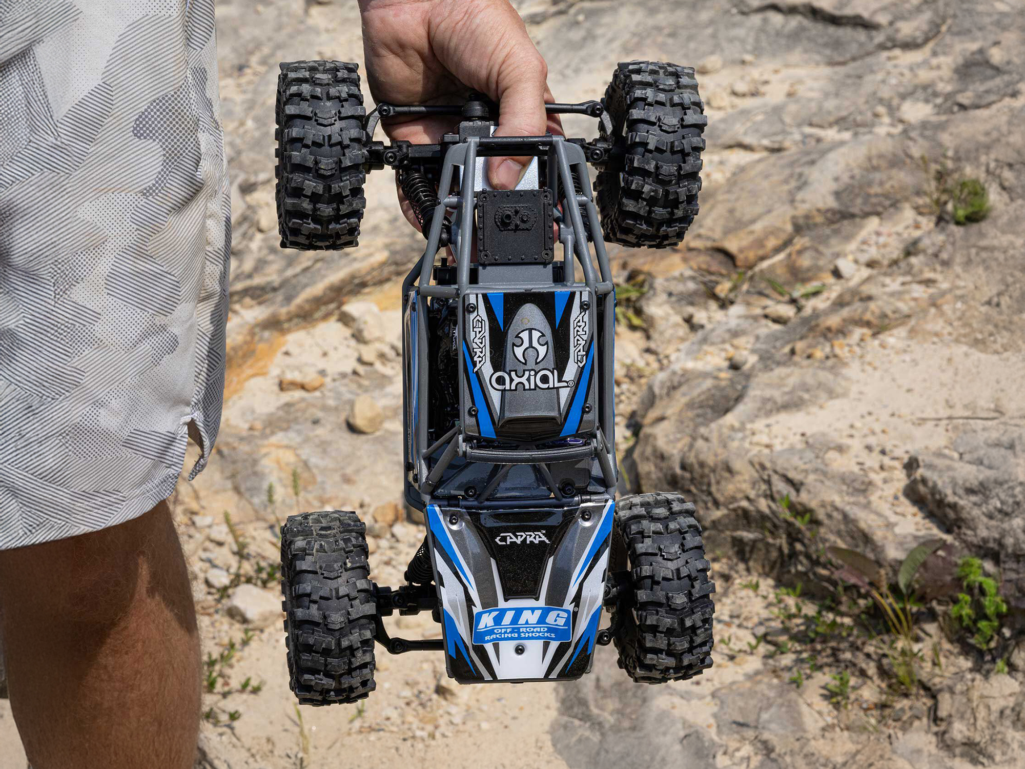 Axial 1/18 UTB18 Capra 4WS 4WD Trail Buggy RTR with Bat/Chg Blue - Image 16