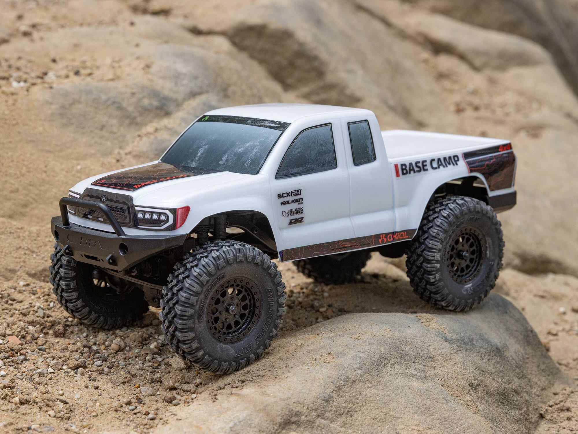 Axial 1/24 SCX24 Base Camp 4WD Rock Crawler RTR White - Image 16