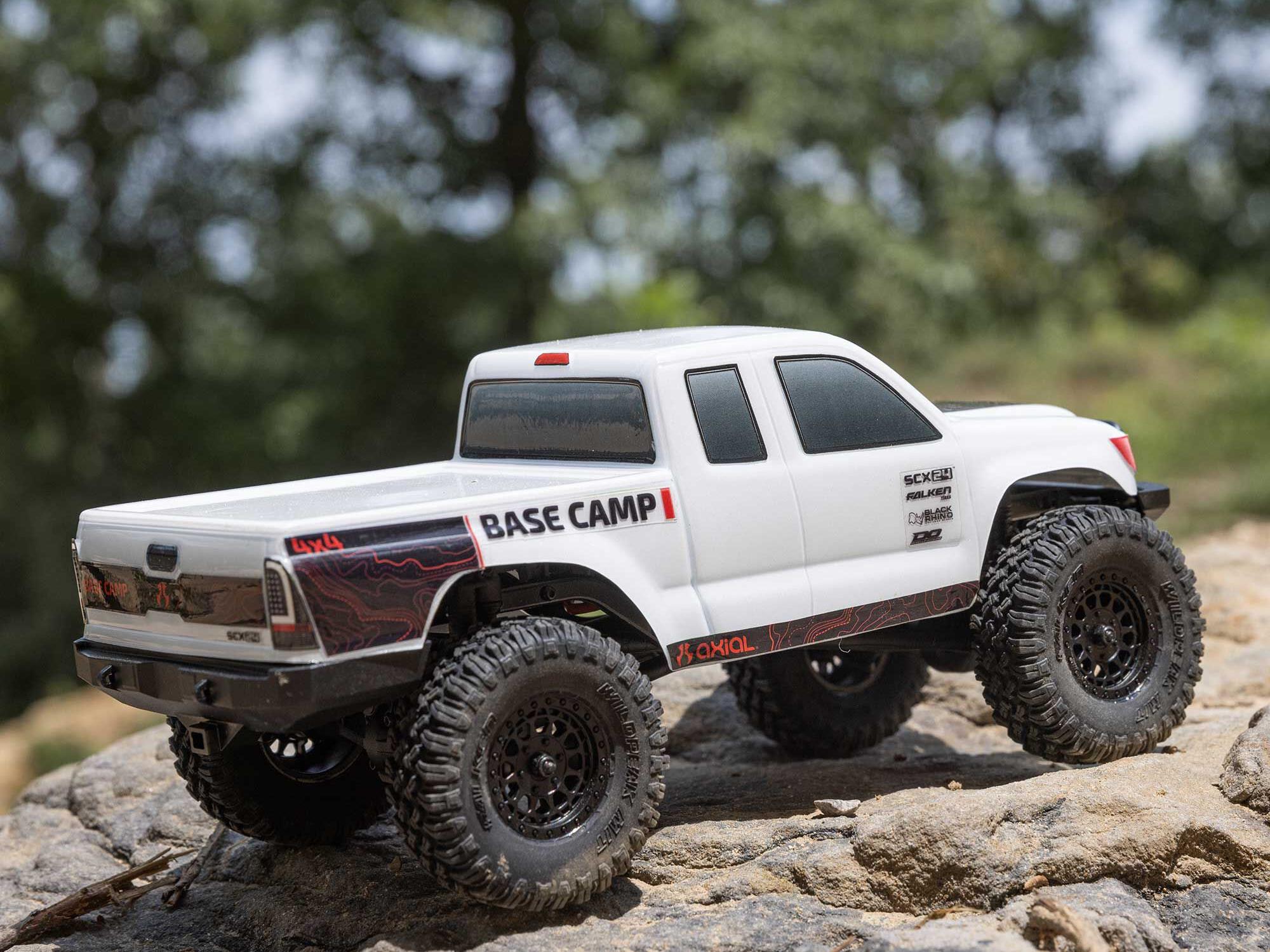 Axial 1/24 SCX24 Base Camp 4WD Rock Crawler RTR White - Image 20