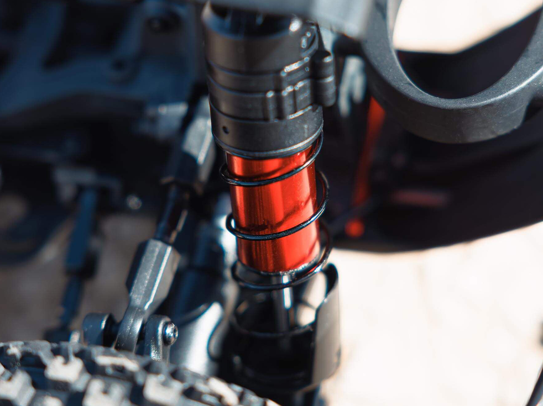 Arrma 1/8 MOJAVE 4S 4X4 BLX DT (with Centre Diff) RTR Blue - Image 15