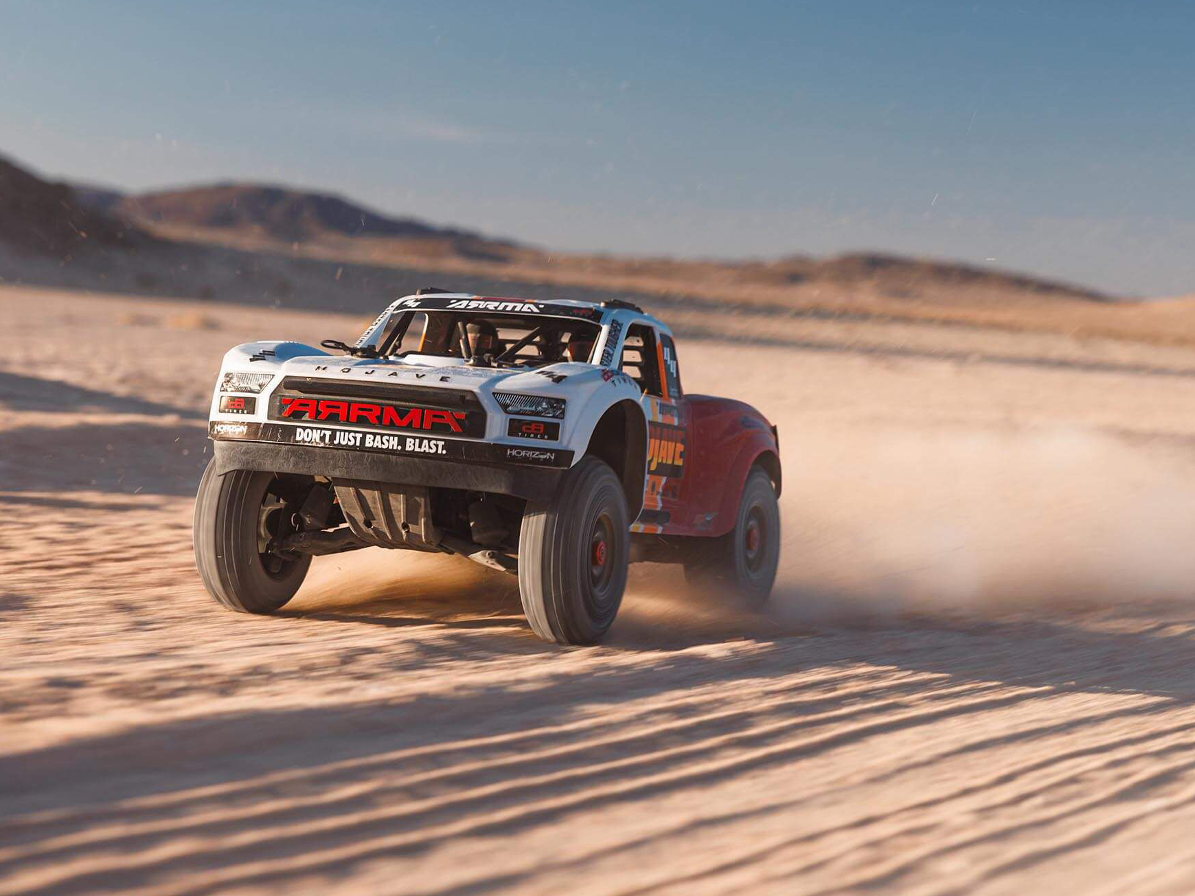 Arrma 1/8 MOJAVE 4S 4X4 BLX DT (with Centre Diff) RTR White - Image 20