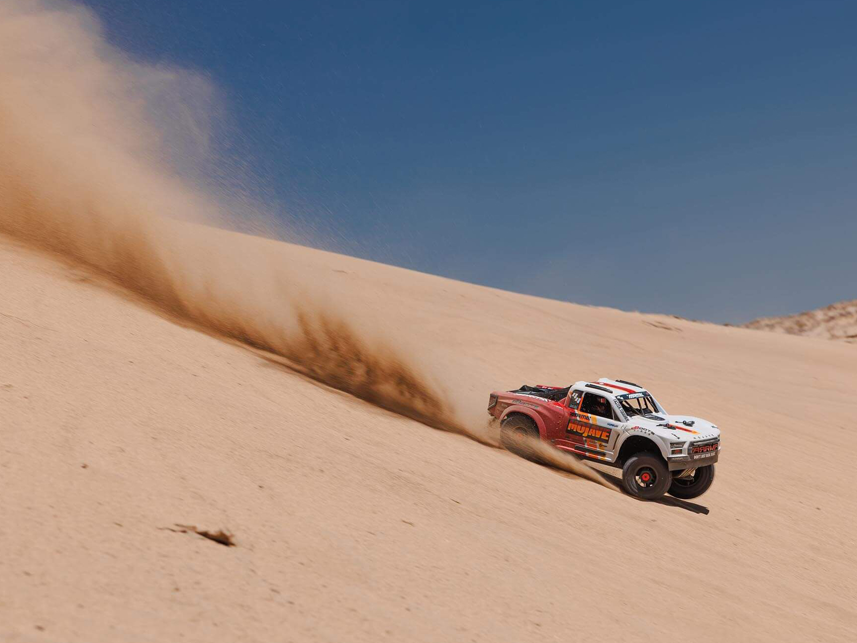 Arrma 1/8 MOJAVE 4S 4X4 BLX DT (with Centre Diff) RTR White - Image 21