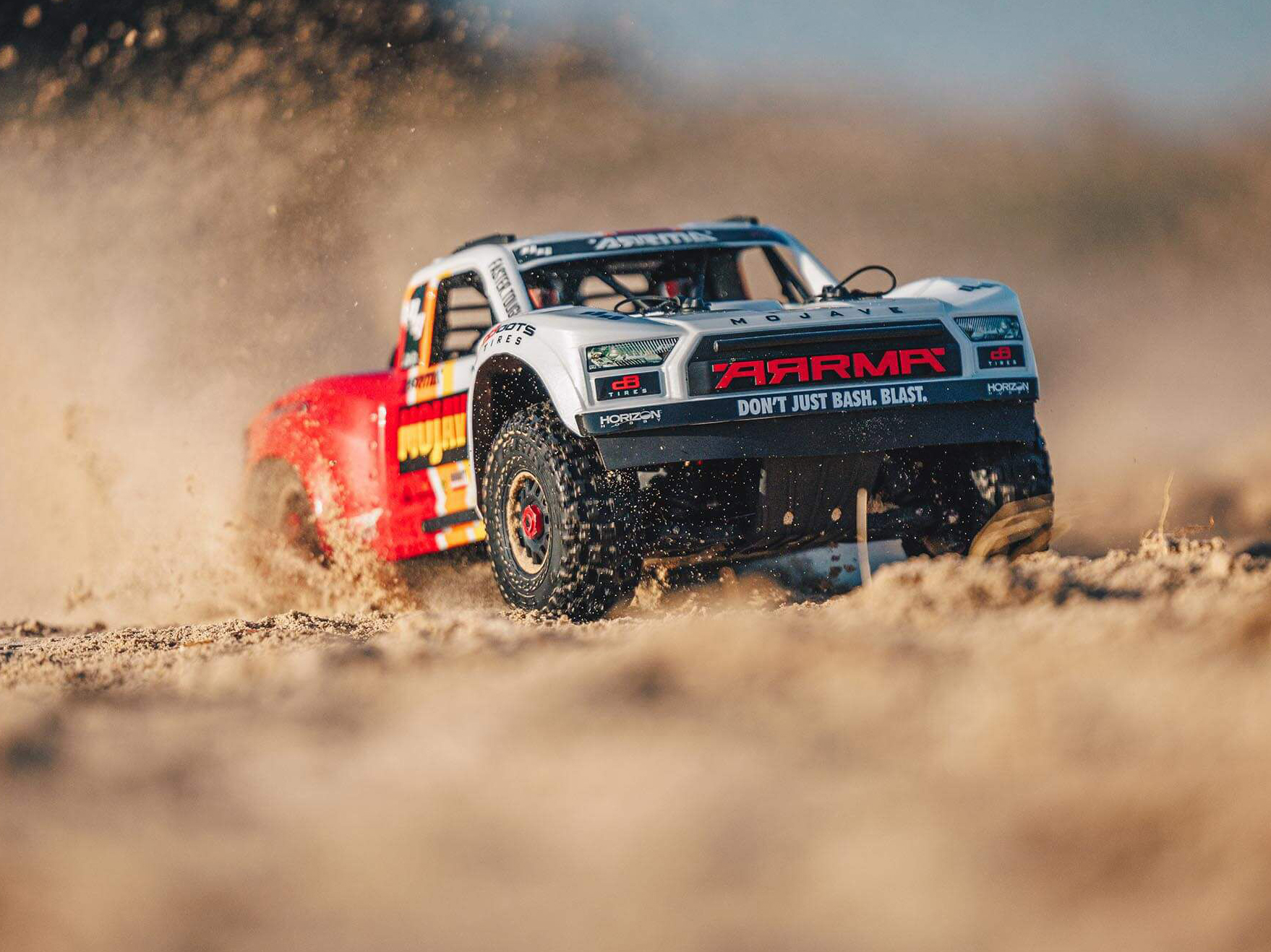 Arrma 1/8 MOJAVE 4S 4X4 BLX DT (with Centre Diff) RTR White - Image 22