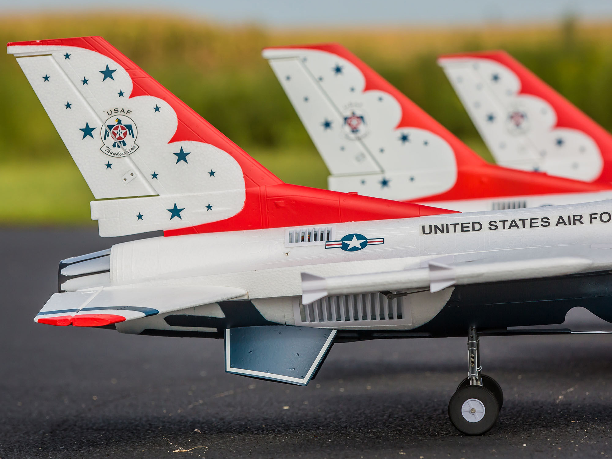 E-flite F-16 Thunderbirds 70mm EDF Jet BNF Basic with AS3X and SAFE - Image 16