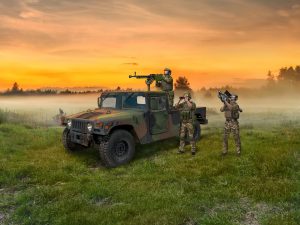ICM Drone Hunters’ Humvee M1097A2 Cargo Carrier, DShKM & Crew Figures)