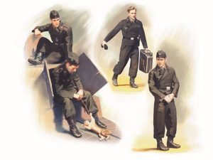 ICM German Armoured Vehicle Crew (1941-1942) 4 Figures & Cat