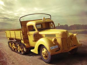 ICM V3000S/SS M (Sd.Kfz.3b) Maultier, WWII German Semi-Tracked Truck