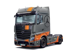 Italeri Mercedes-Benz Actros MP4 Big Space Grand Prix Edition