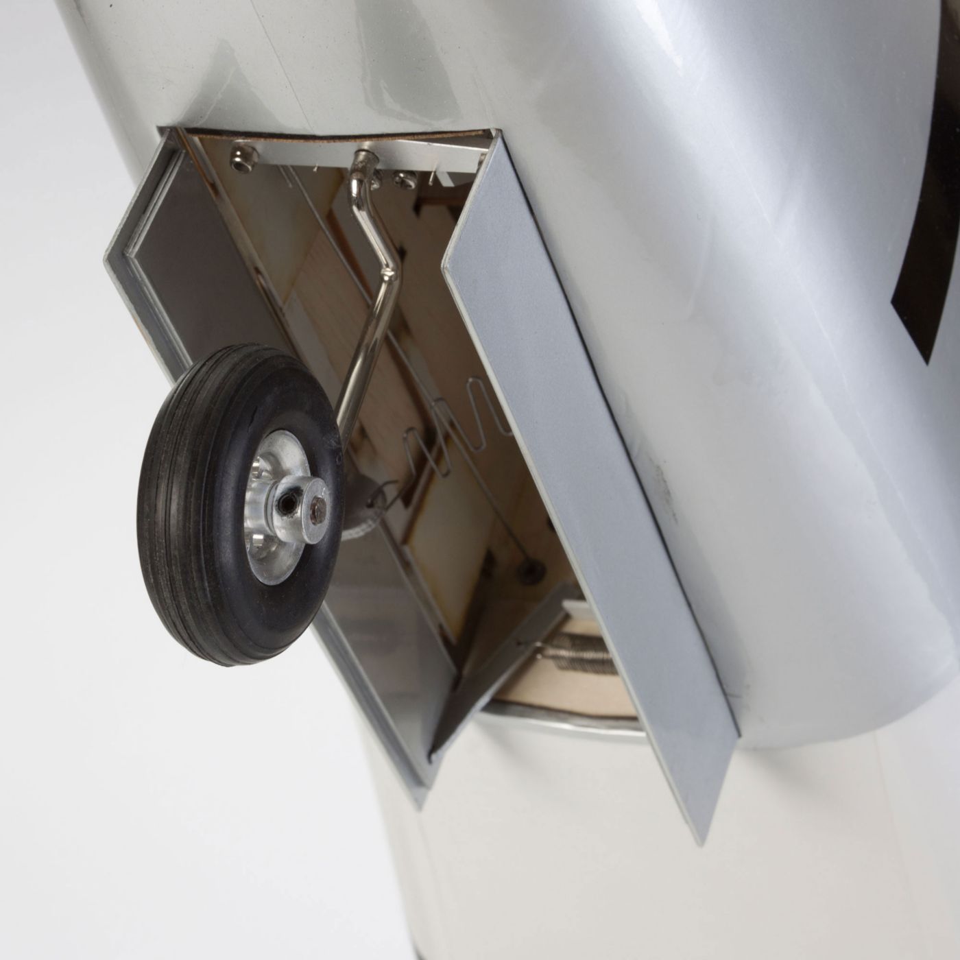 Hangar 9 P-51D Mustang 60cc ARF - Image 25