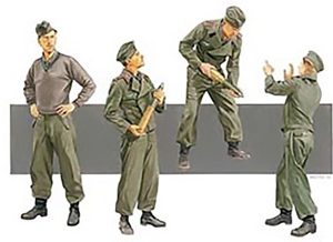 Dragon Sturmgeschutz Crew Reloading Russia