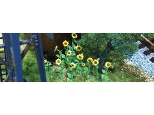 JTT Sunflowers, 2in Tall, O-Scale, (16 per pack)