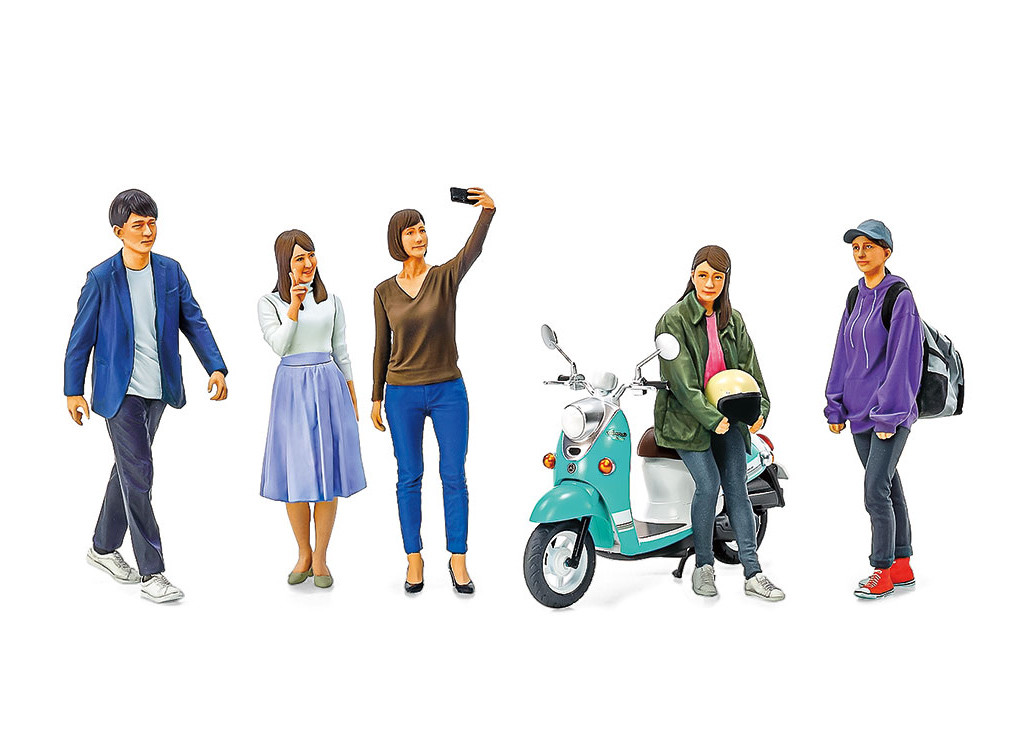 Tamiya 1/24 Campus Friends II (Scooter & 5 Figures)